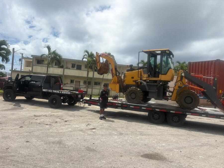 Loader hauled by Dirty~Max rig