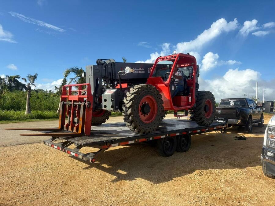 Telehandler transported by Dirty~Max